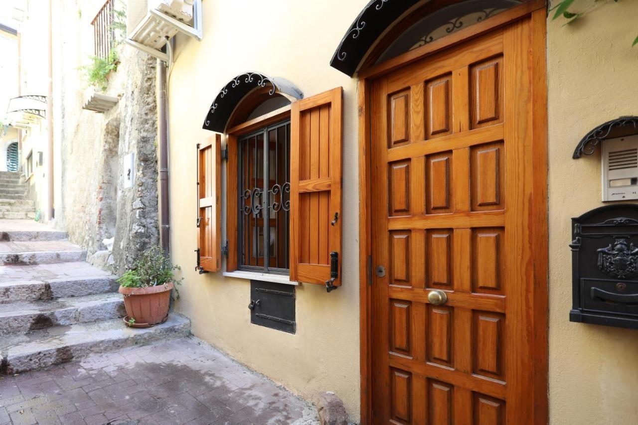 Porta Catania & Duomo Cozy Apartment ตาออร์มินา ภายนอก รูปภาพ