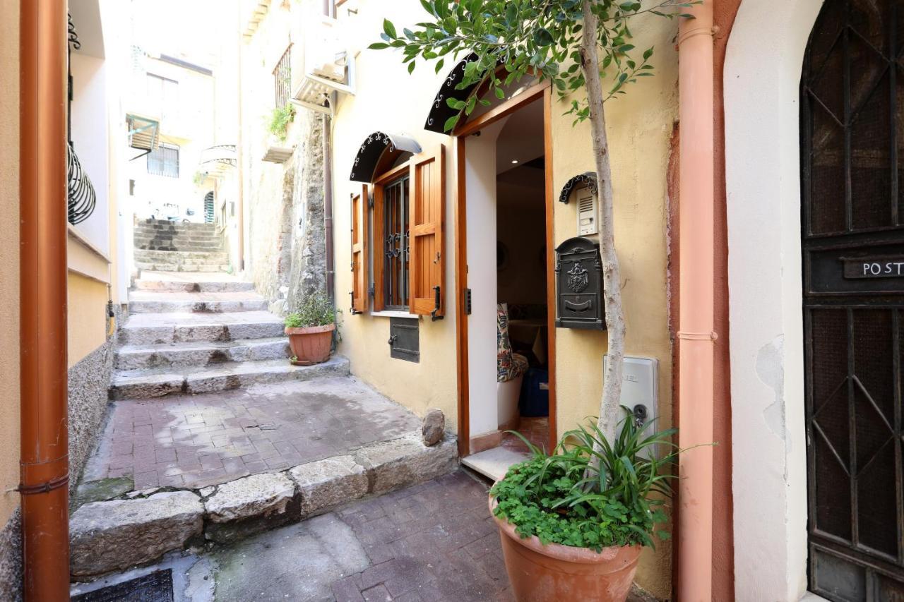 Porta Catania & Duomo Cozy Apartment ตาออร์มินา ภายนอก รูปภาพ